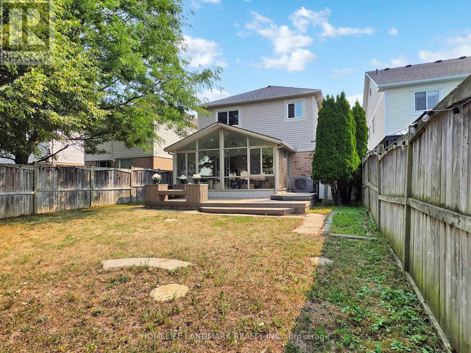 Photo 16 of 117 Toscana Drive, Whitby ON