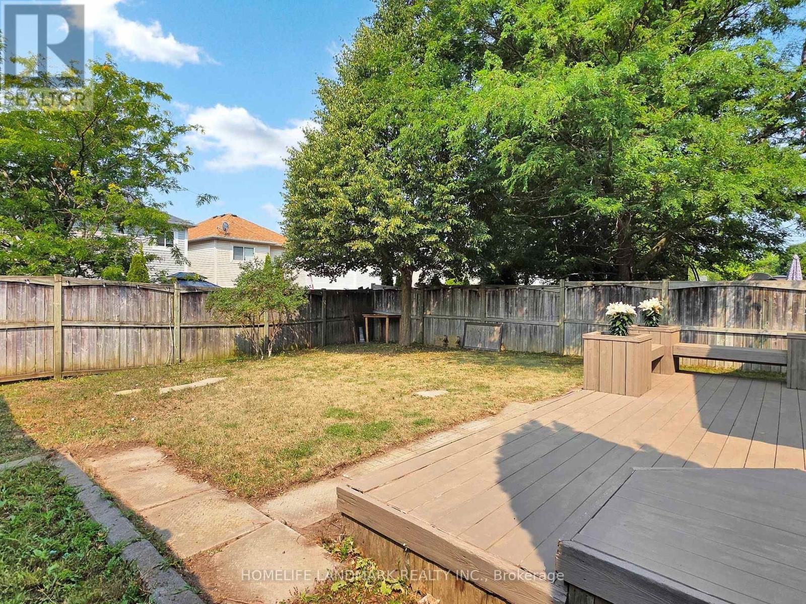 Photo 24 of 117 Toscana Drive, Whitby ON