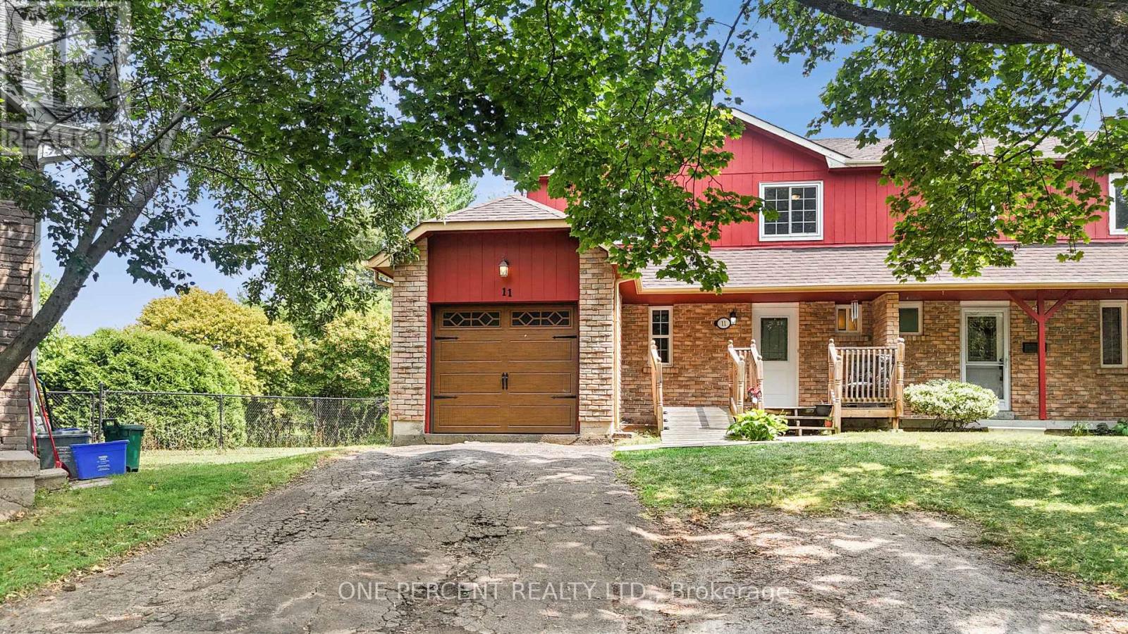 Photo 1 of 11 Beecroft Court, Whitby ON