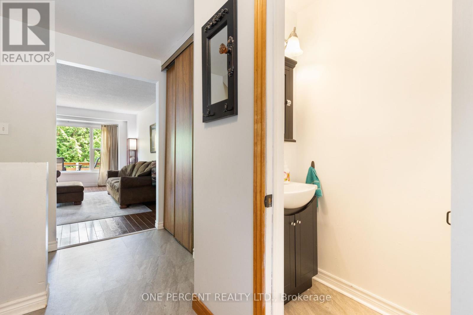 Photo 11 of 11 Beecroft Court, Whitby ON