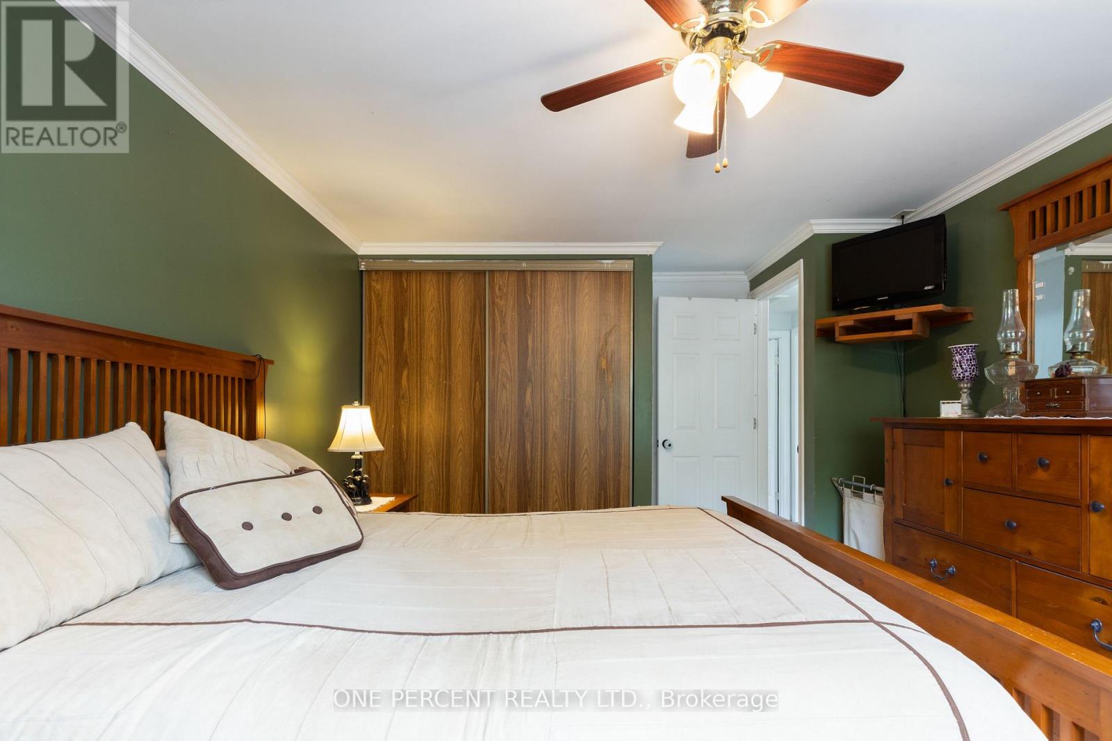 Photo 14 of 11 Beecroft Court, Whitby ON