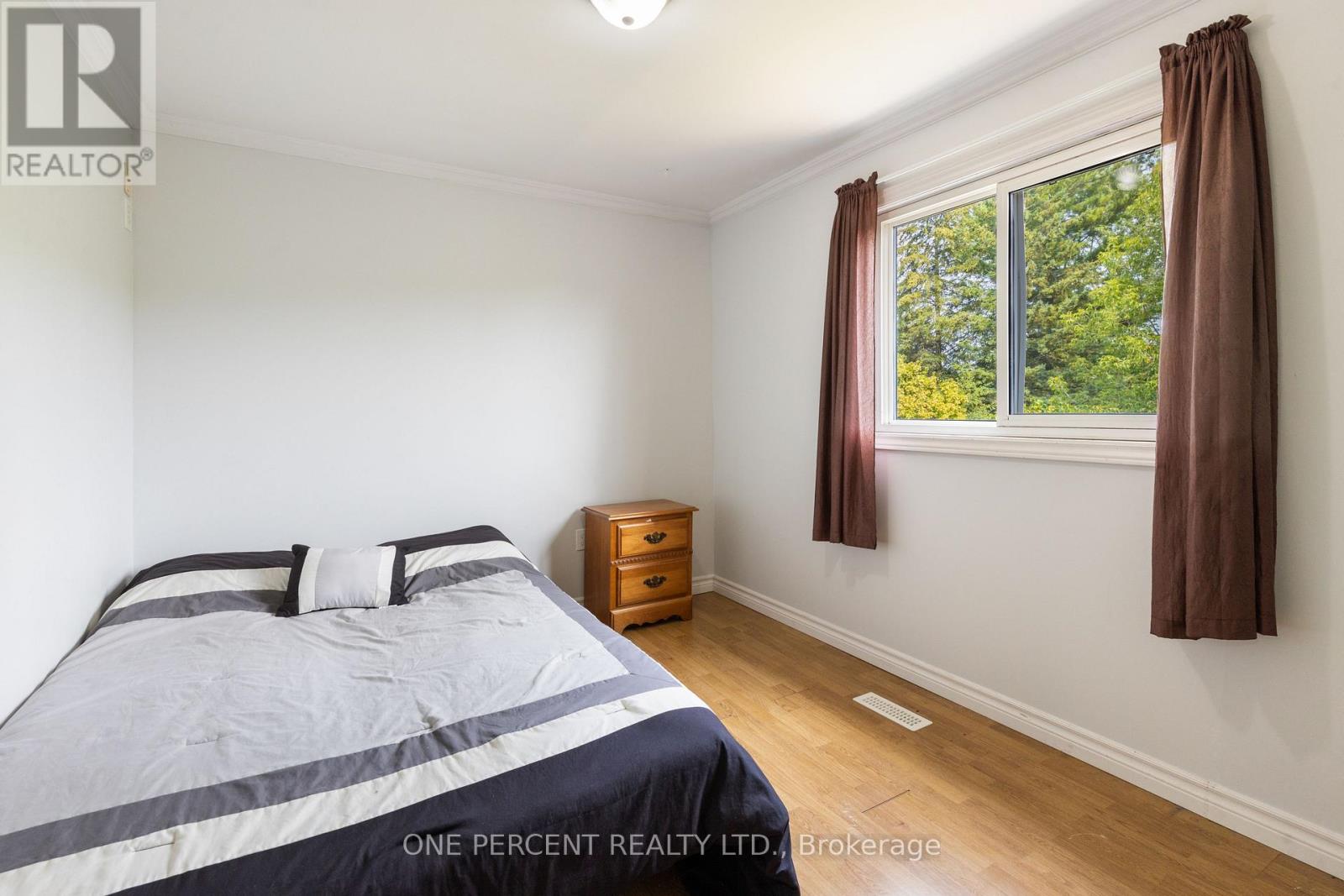Photo 16 of 11 Beecroft Court, Whitby ON