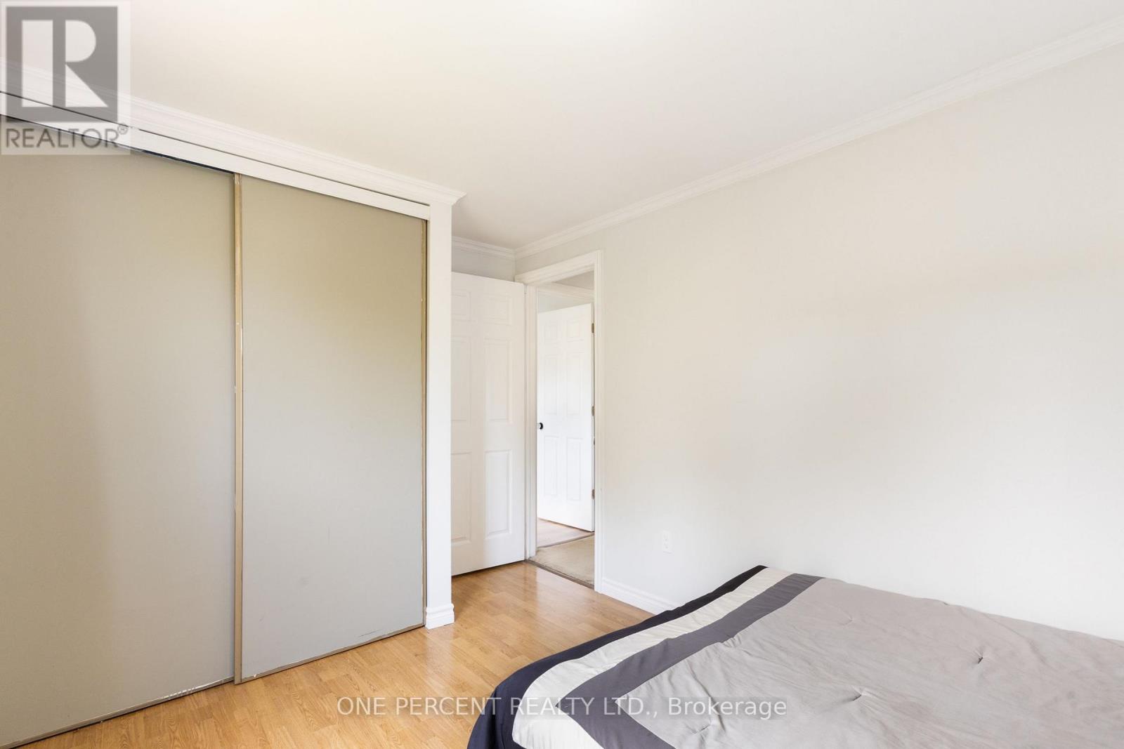 Photo 17 of 11 Beecroft Court, Whitby ON