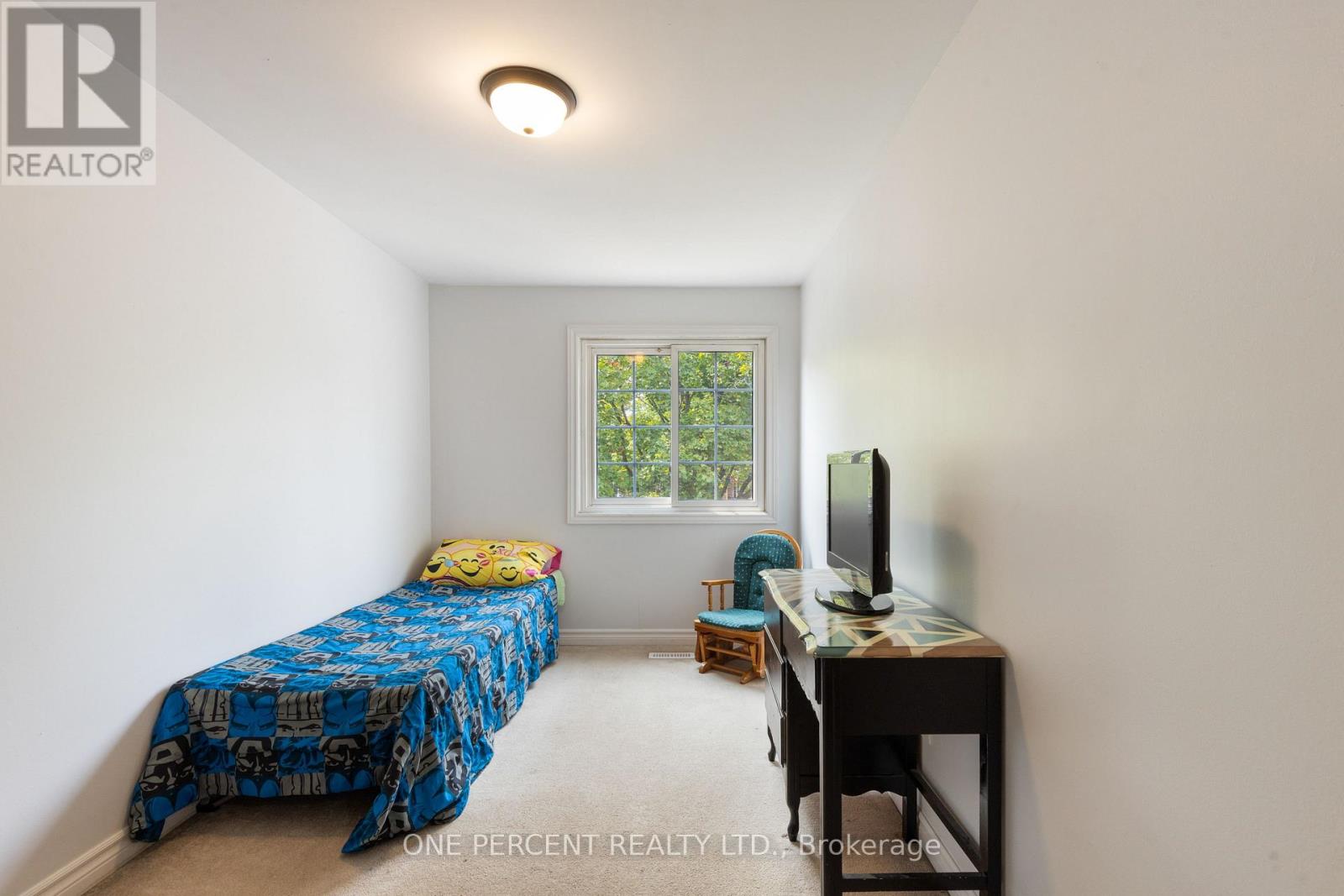 Photo 21 of 11 Beecroft Court, Whitby ON