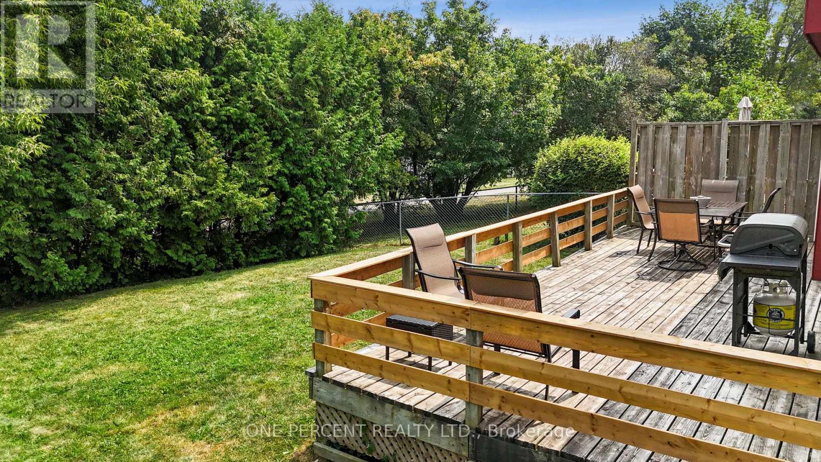 Photo 24 of 11 Beecroft Court, Whitby ON