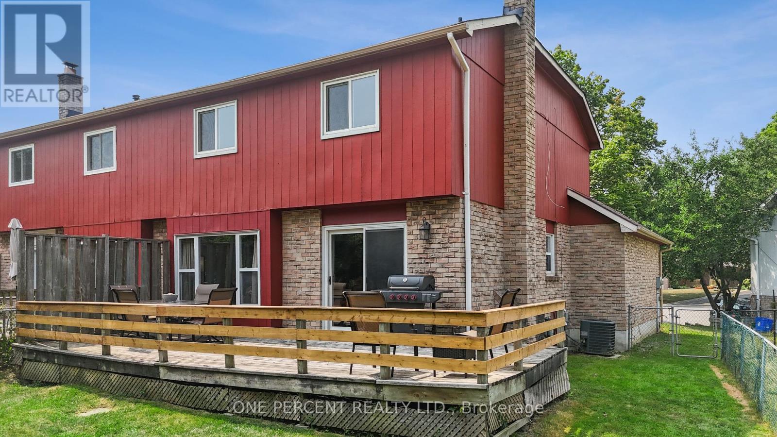 Photo 26 of 11 Beecroft Court, Whitby ON