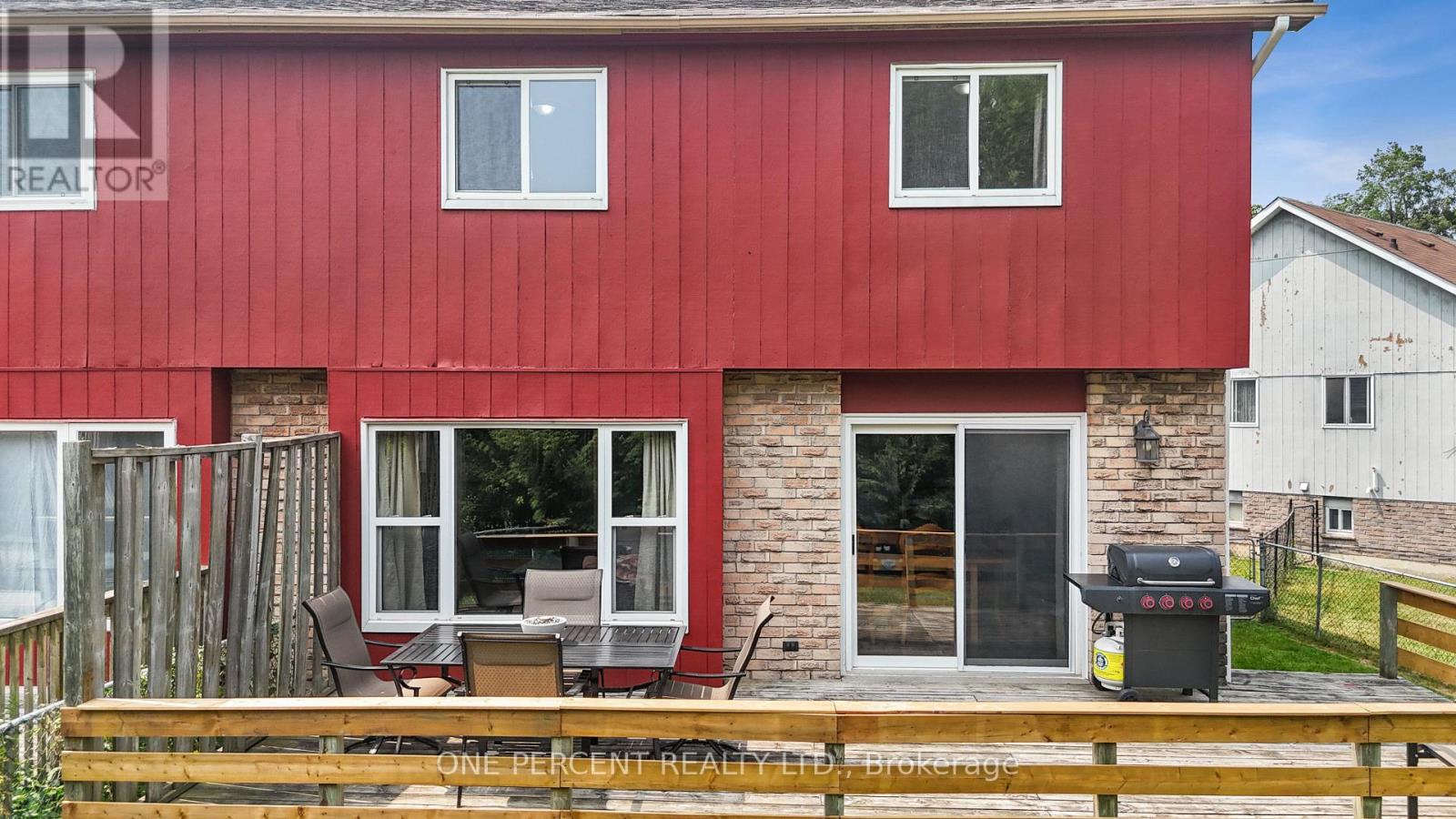Photo 27 of 11 Beecroft Court, Whitby ON