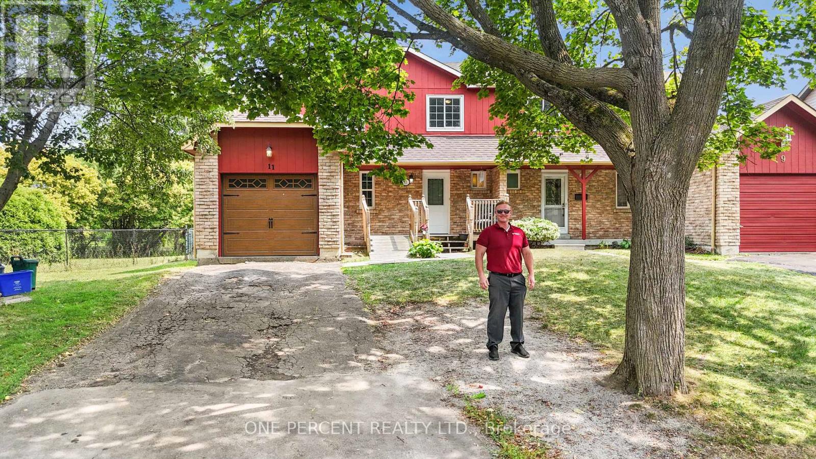 Photo 30 of 11 Beecroft Court, Whitby ON