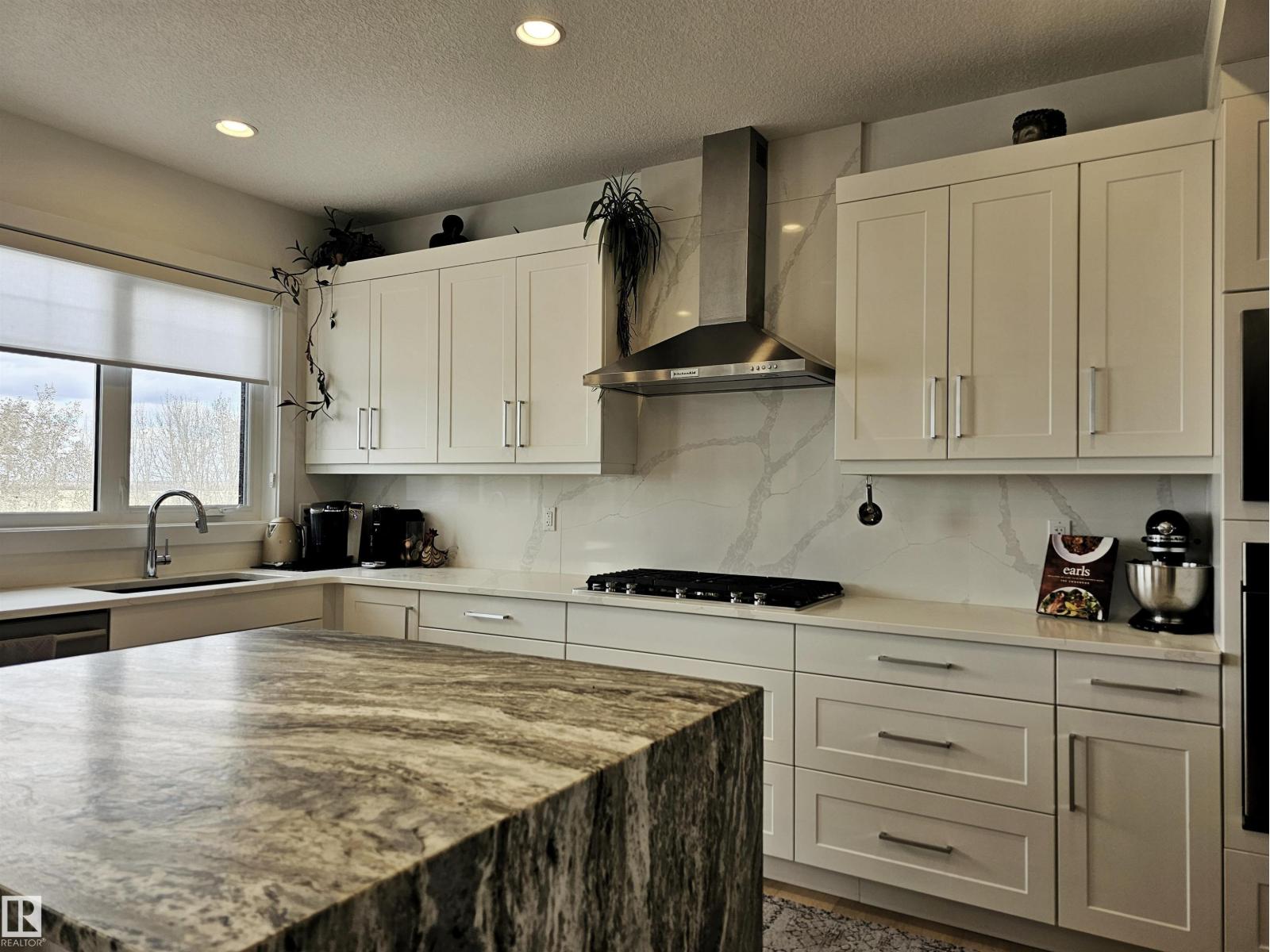 Photo 20 of 1265 Peregrine Terrace Nw, Edmonton AB