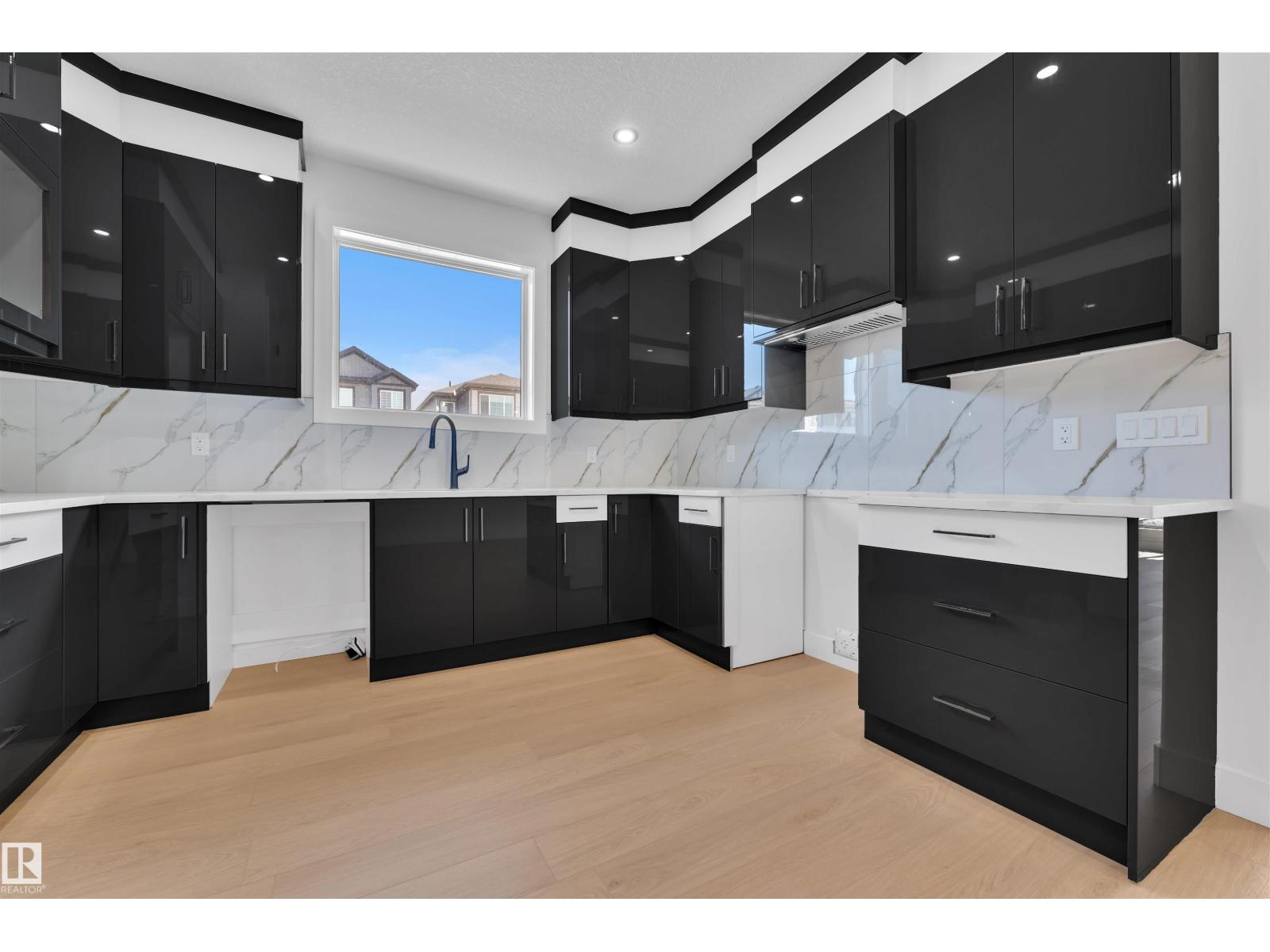 Photo 10 of 3502 42 Av, Beaumont AB