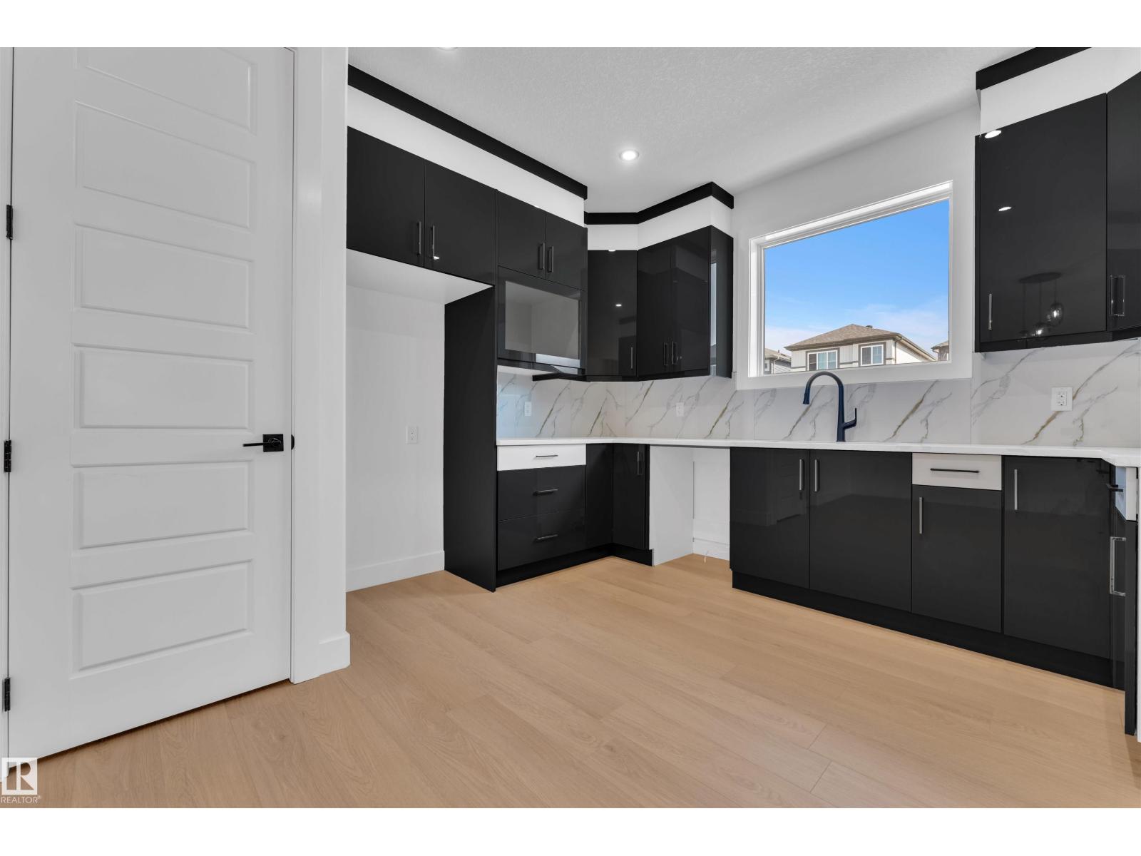 Photo 11 of 3502 42 Av, Beaumont AB