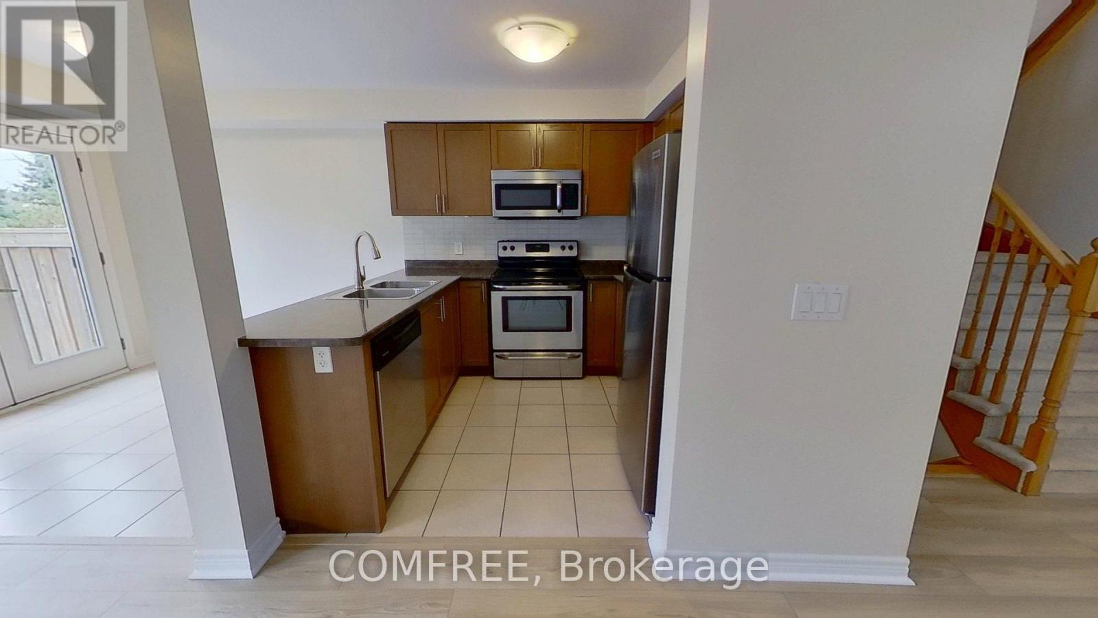 Photo 4 of 47 Nearco Crescent, Oshawa ON