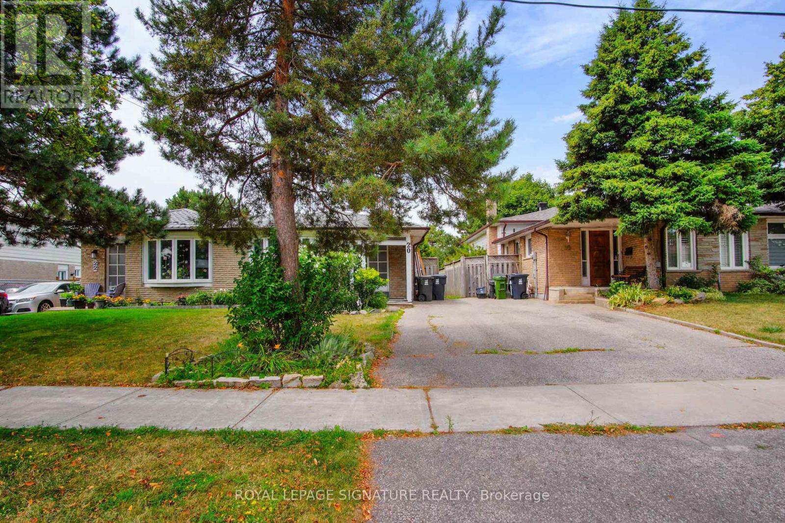 Photo 2 of 20 Sexton Crescent, Toronto ON