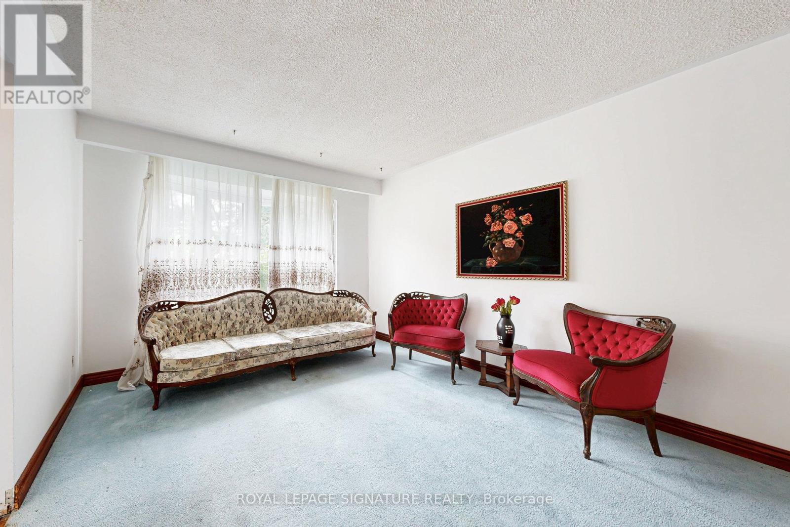 Photo 9 of 20 Sexton Crescent, Toronto ON