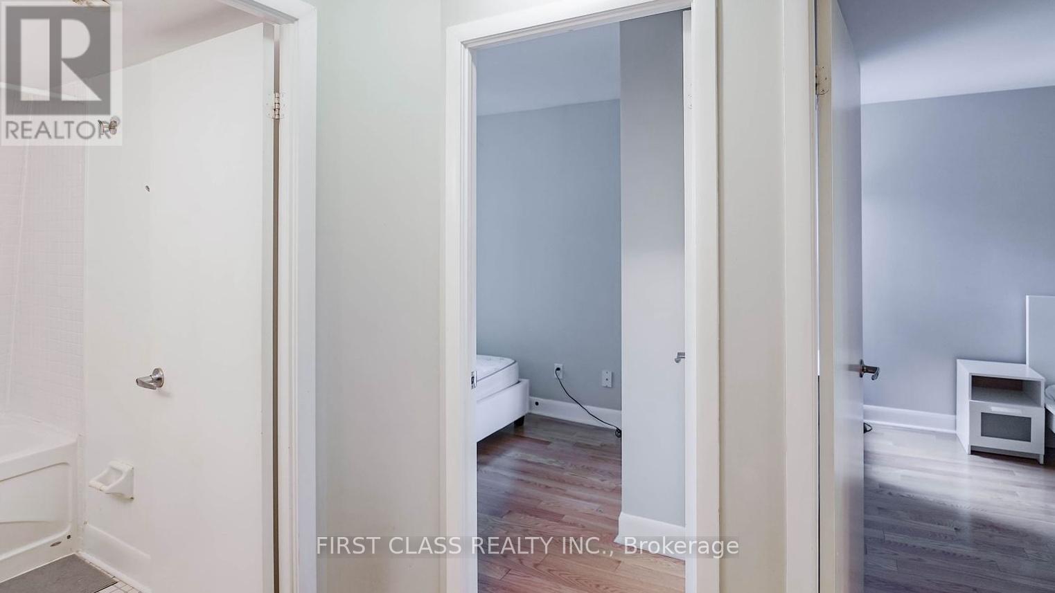 Photo 7 of 355 415 Jarvis Street, Toronto ON