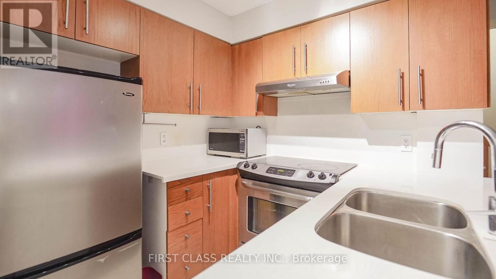 Photo 13 of 355 415 Jarvis Street, Toronto ON