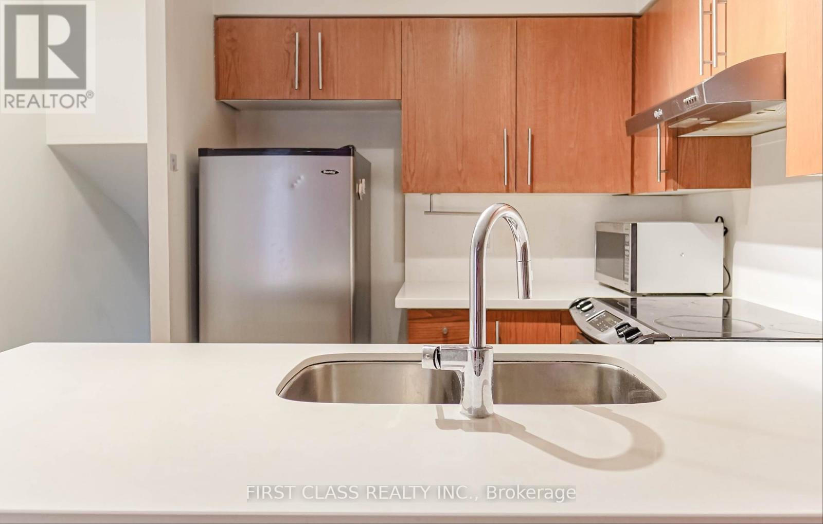 Photo 11 of 355 415 Jarvis Street, Toronto ON