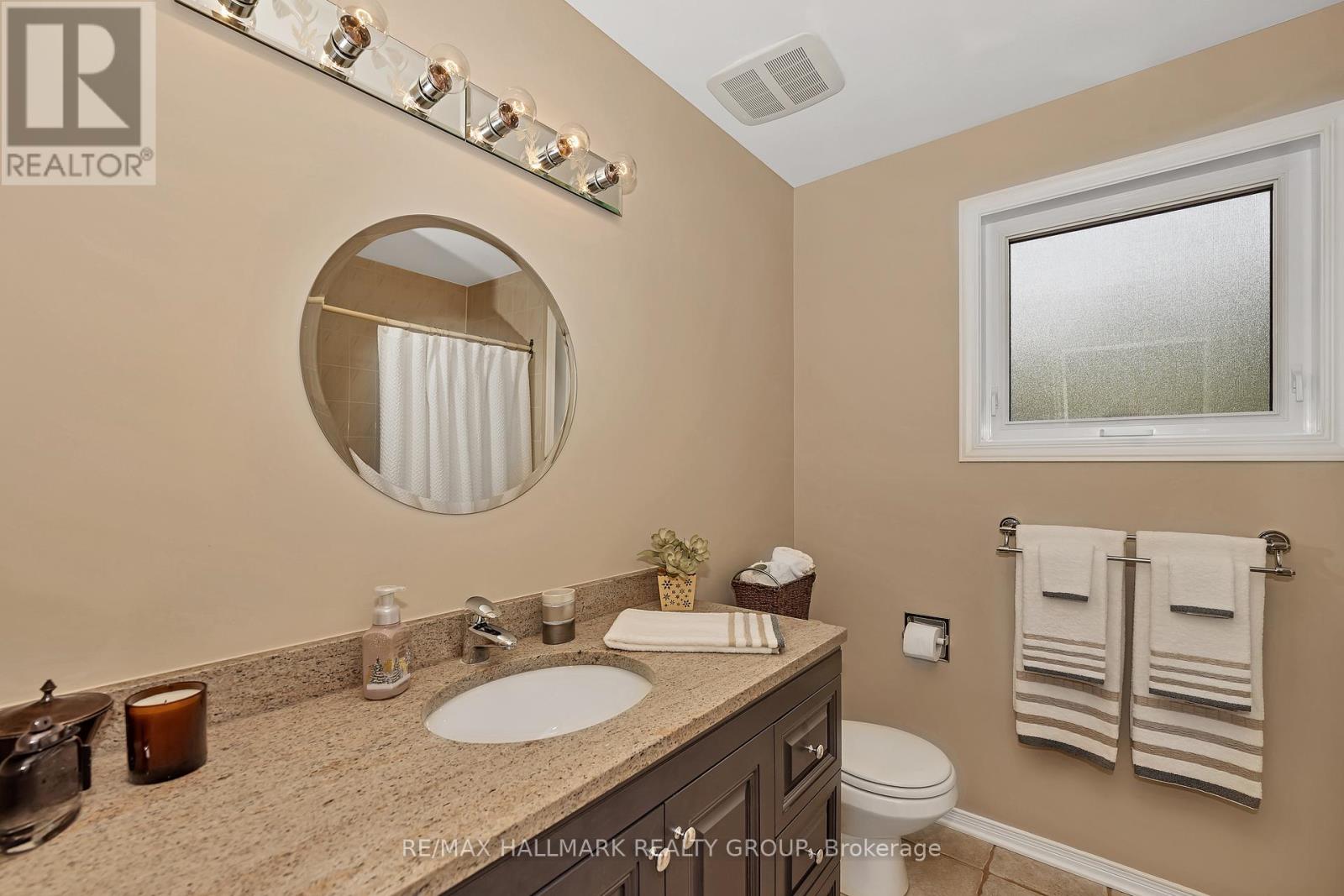 Photo 4 of 41 Claudet Crescent, Ottawa ON