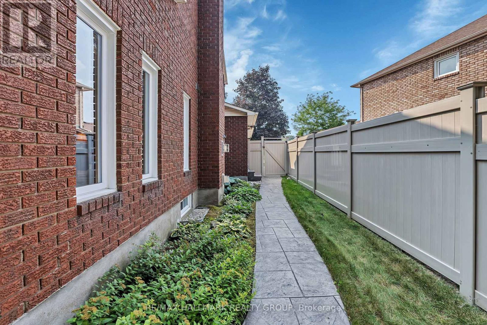 Photo 18 of 41 Claudet Crescent, Ottawa ON