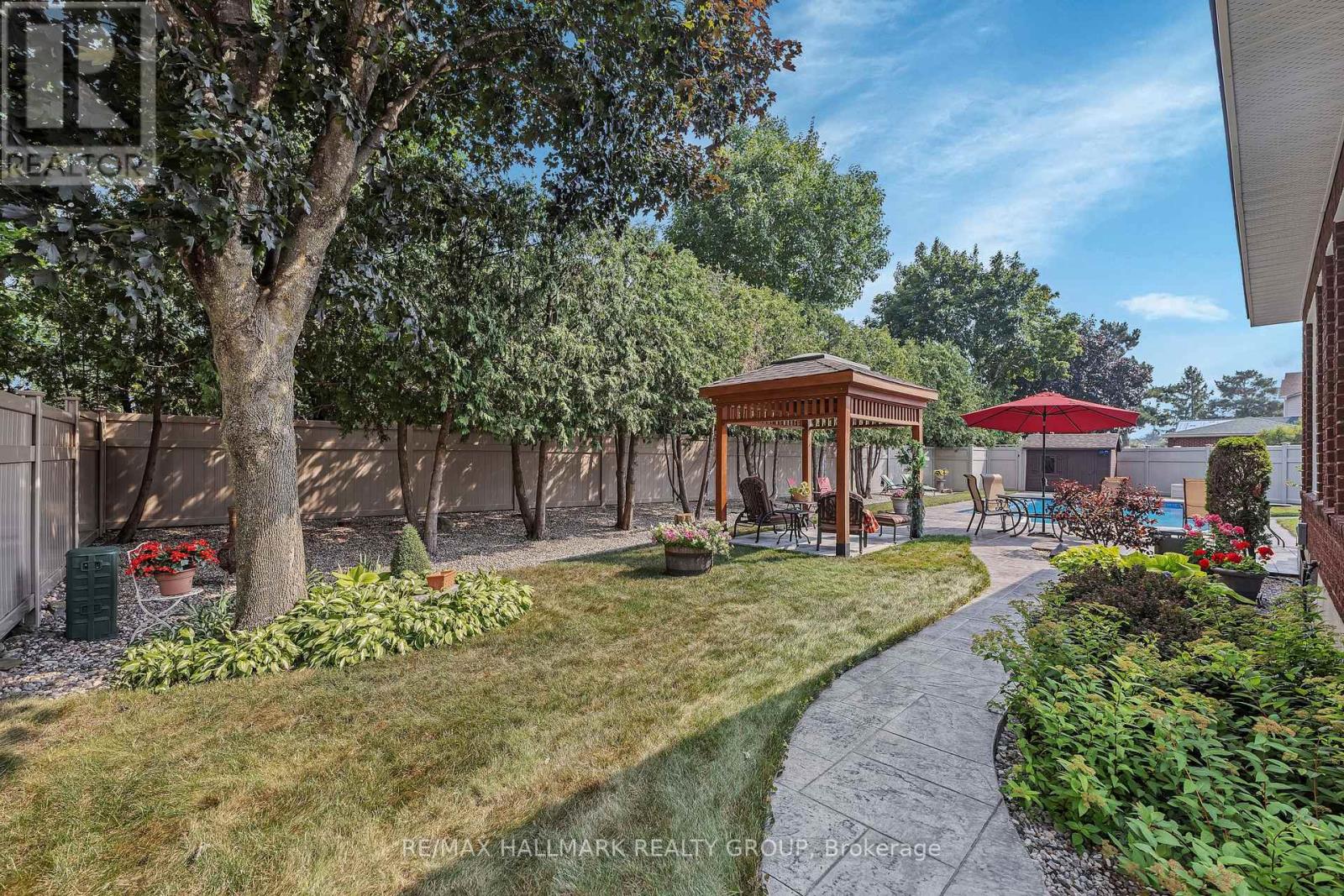 Photo 2 of 41 Claudet Crescent, Ottawa ON