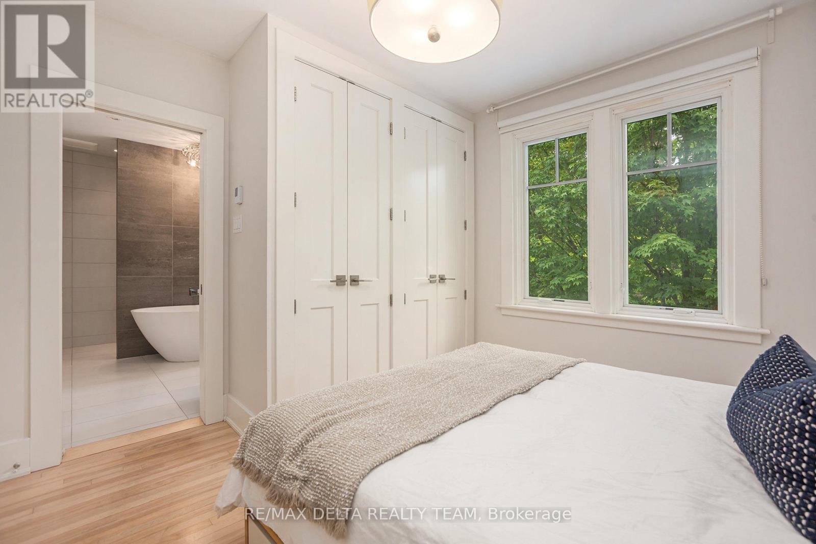 Photo 17 of 44 Renfrew Avenue, Ottawa ON