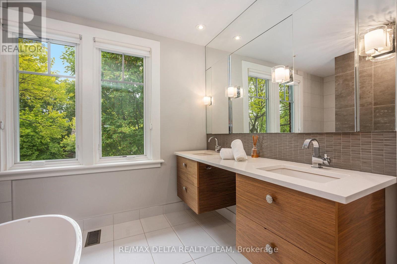 Photo 19 of 44 Renfrew Avenue, Ottawa ON