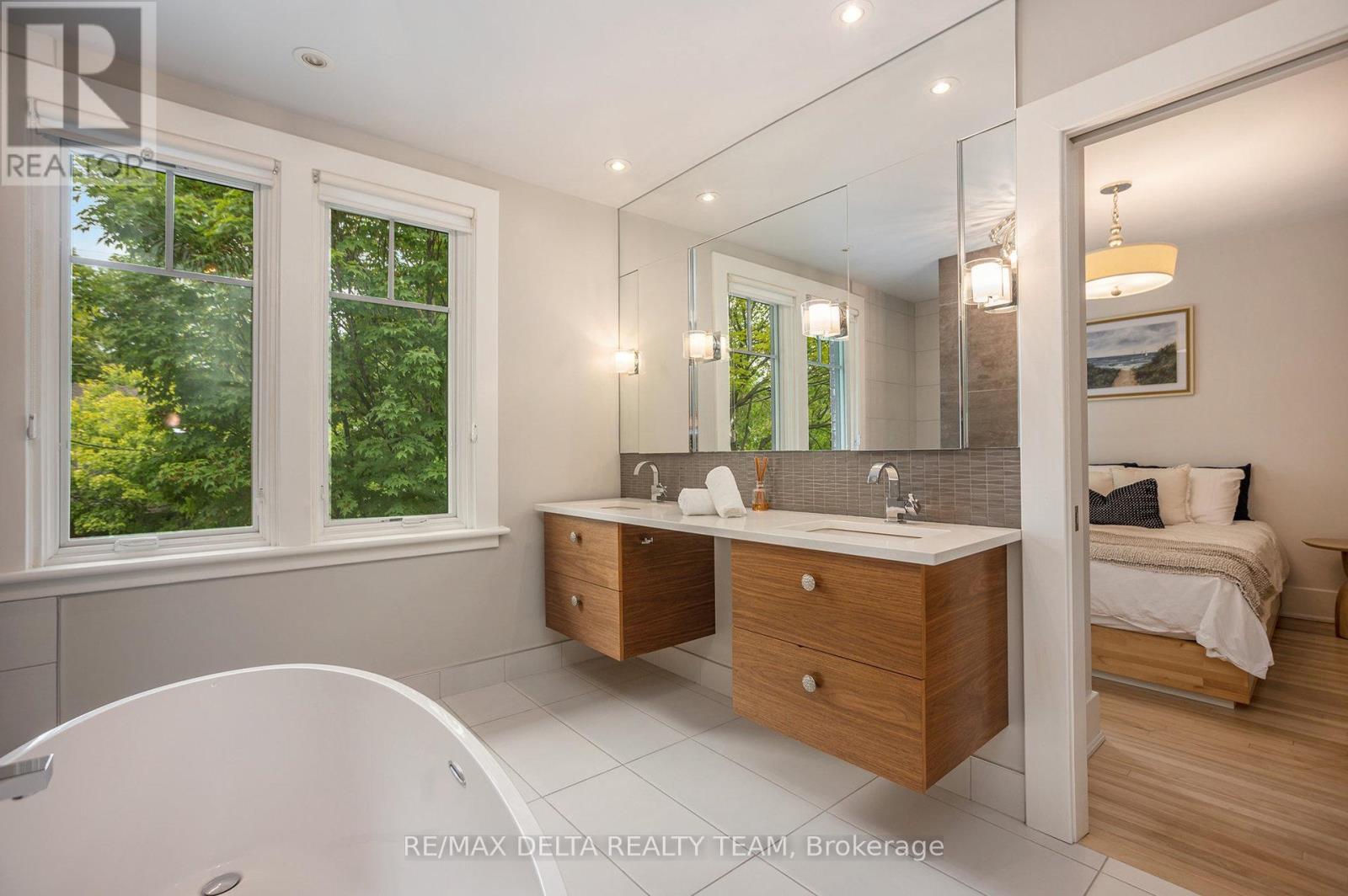 Photo 20 of 44 Renfrew Avenue, Ottawa ON
