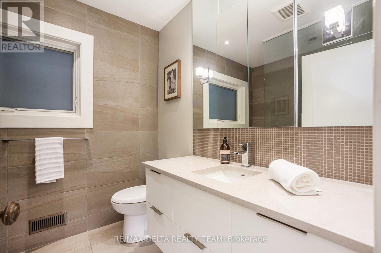 Photo 25 of 44 Renfrew Avenue, Ottawa ON