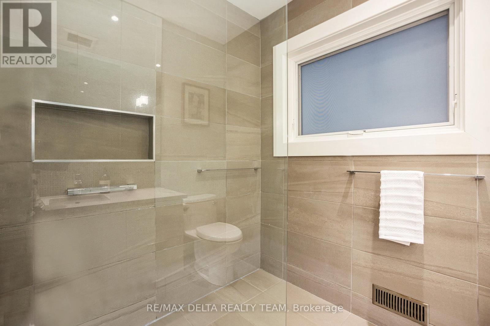 Photo 26 of 44 Renfrew Avenue, Ottawa ON