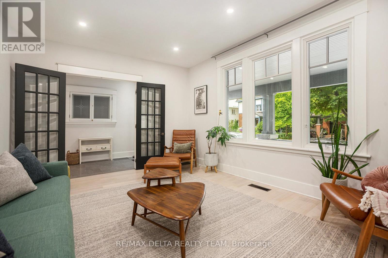 Photo 7 of 44 Renfrew Avenue, Ottawa ON