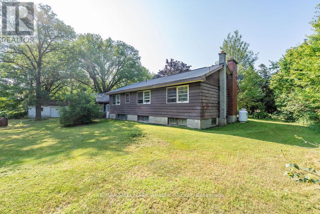 Photo 3 of 768 Russett Drive, Mcnab Braeside ON