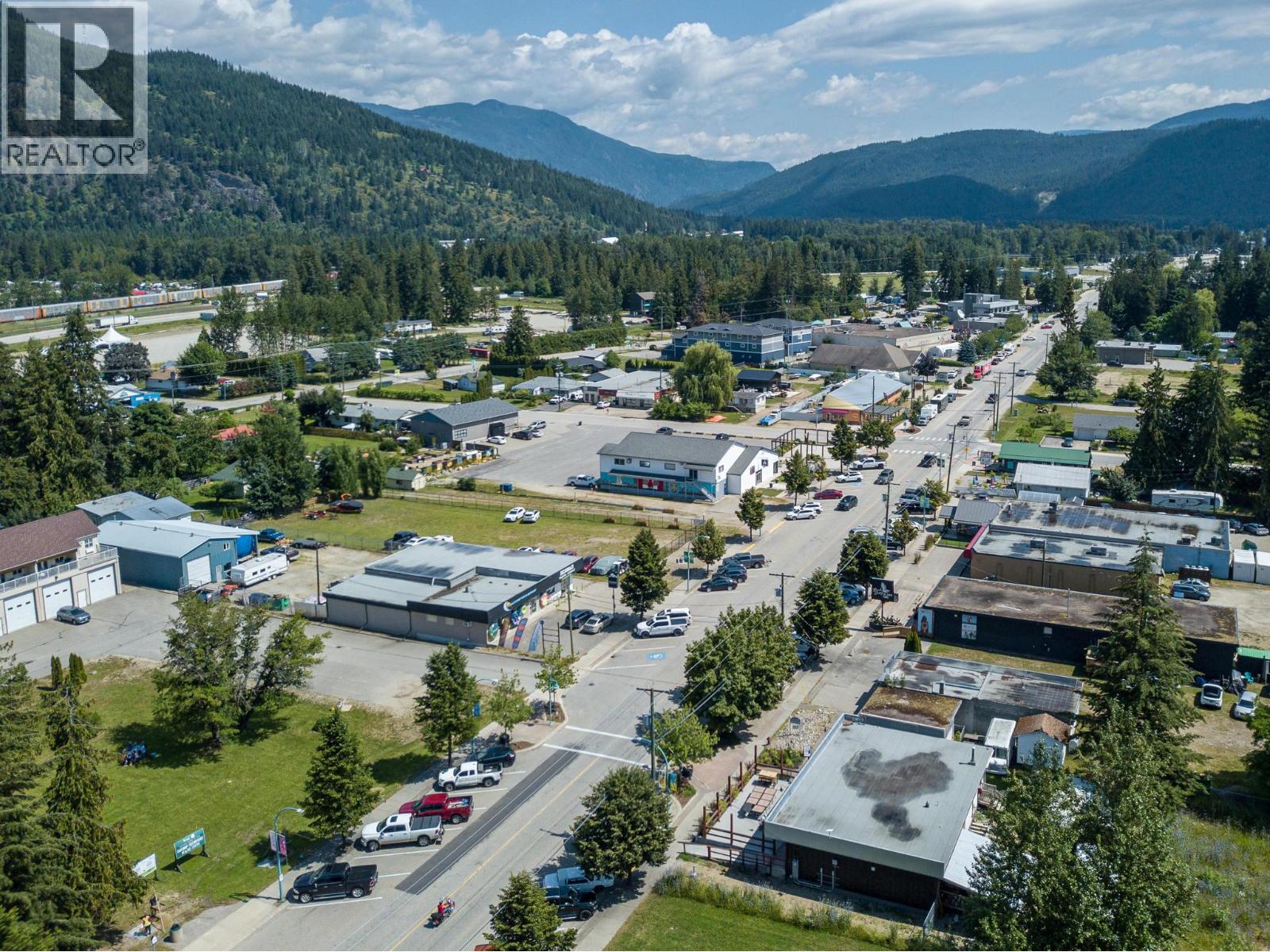 Photo 21 of 222 Temple Street Unit 3, Sicamous BC