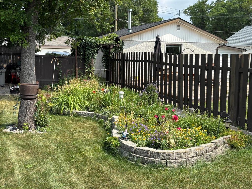 Photo 13 of 74 Bristol Avenue, Winnipeg MB
