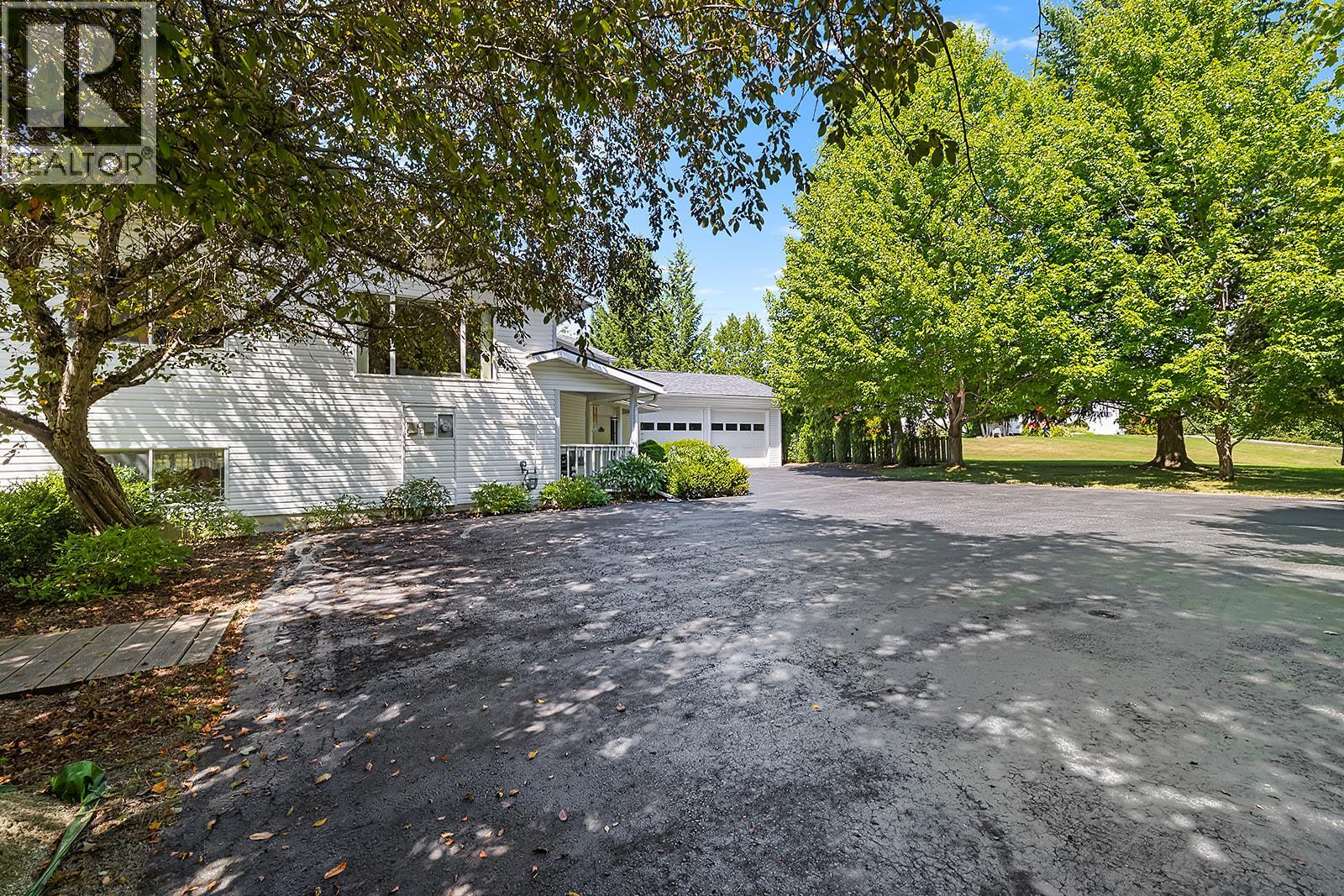 Photo 38 of 1243 8 Avenue N, Creston BC