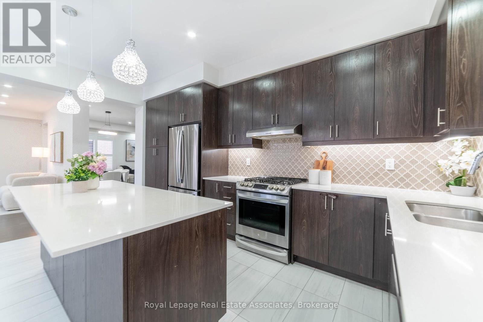 Photo 15 of 1267 Raspberry Terrace, Milton ON