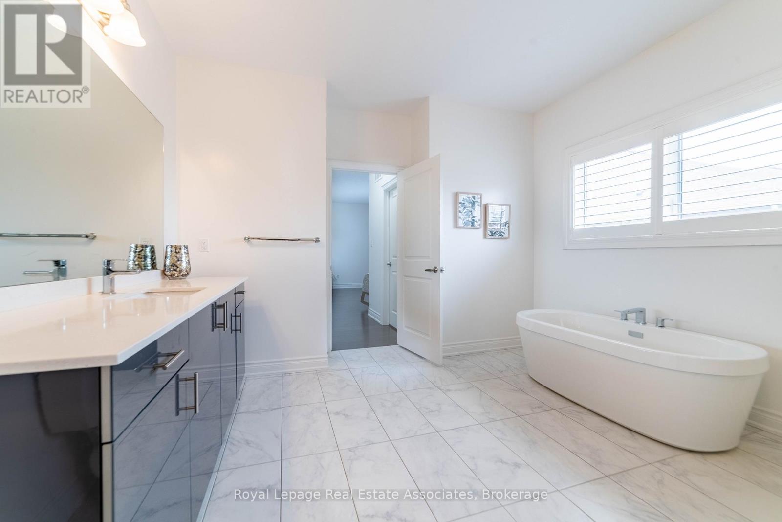Photo 24 of 1267 Raspberry Terrace, Milton ON