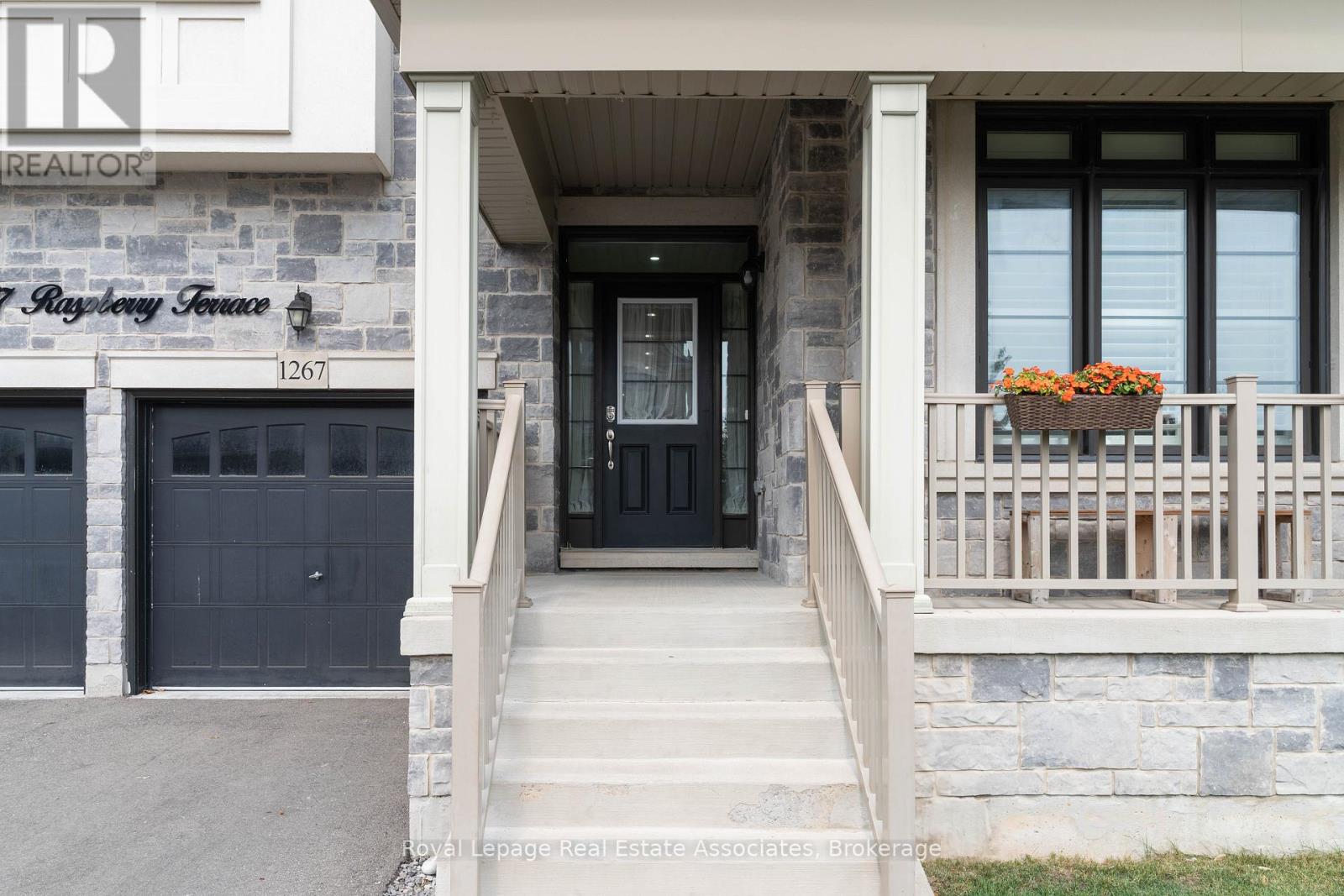 Photo 3 of 1267 Raspberry Terrace, Milton ON