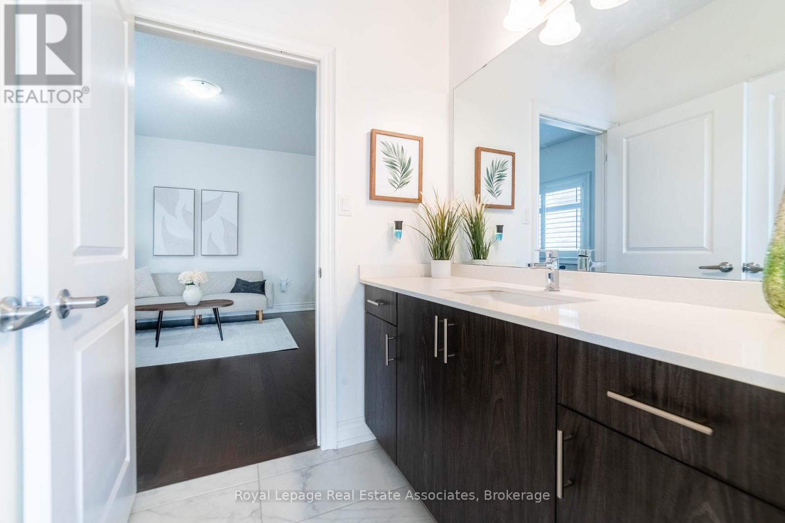 Photo 32 of 1267 Raspberry Terrace, Milton ON