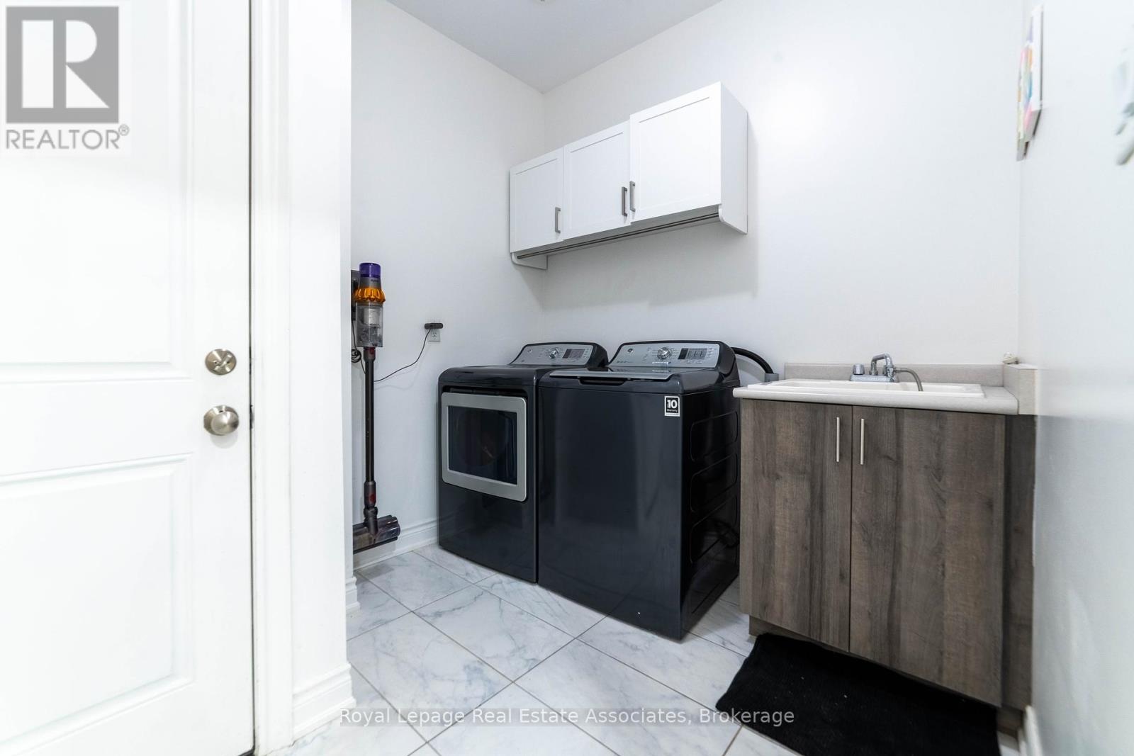 Photo 36 of 1267 Raspberry Terrace, Milton ON
