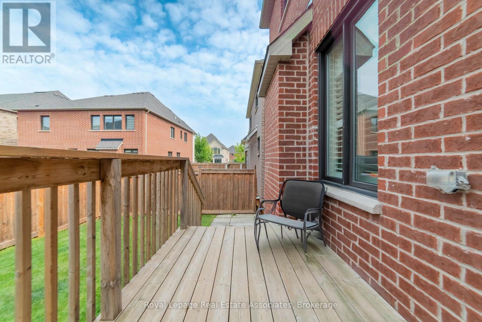 Photo 38 of 1267 Raspberry Terrace, Milton ON