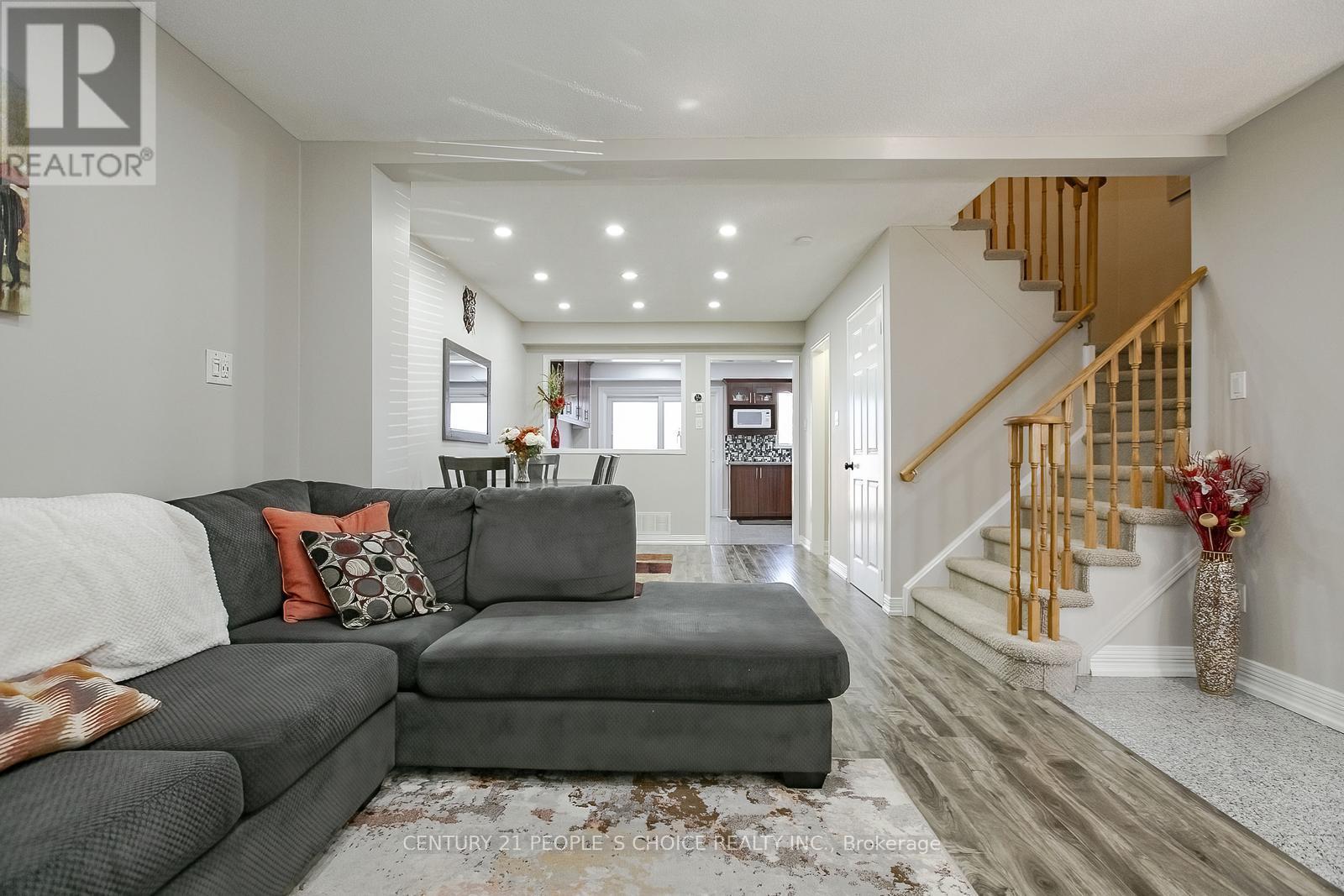 Photo 11 of 27 Caruso Drive, Brampton ON