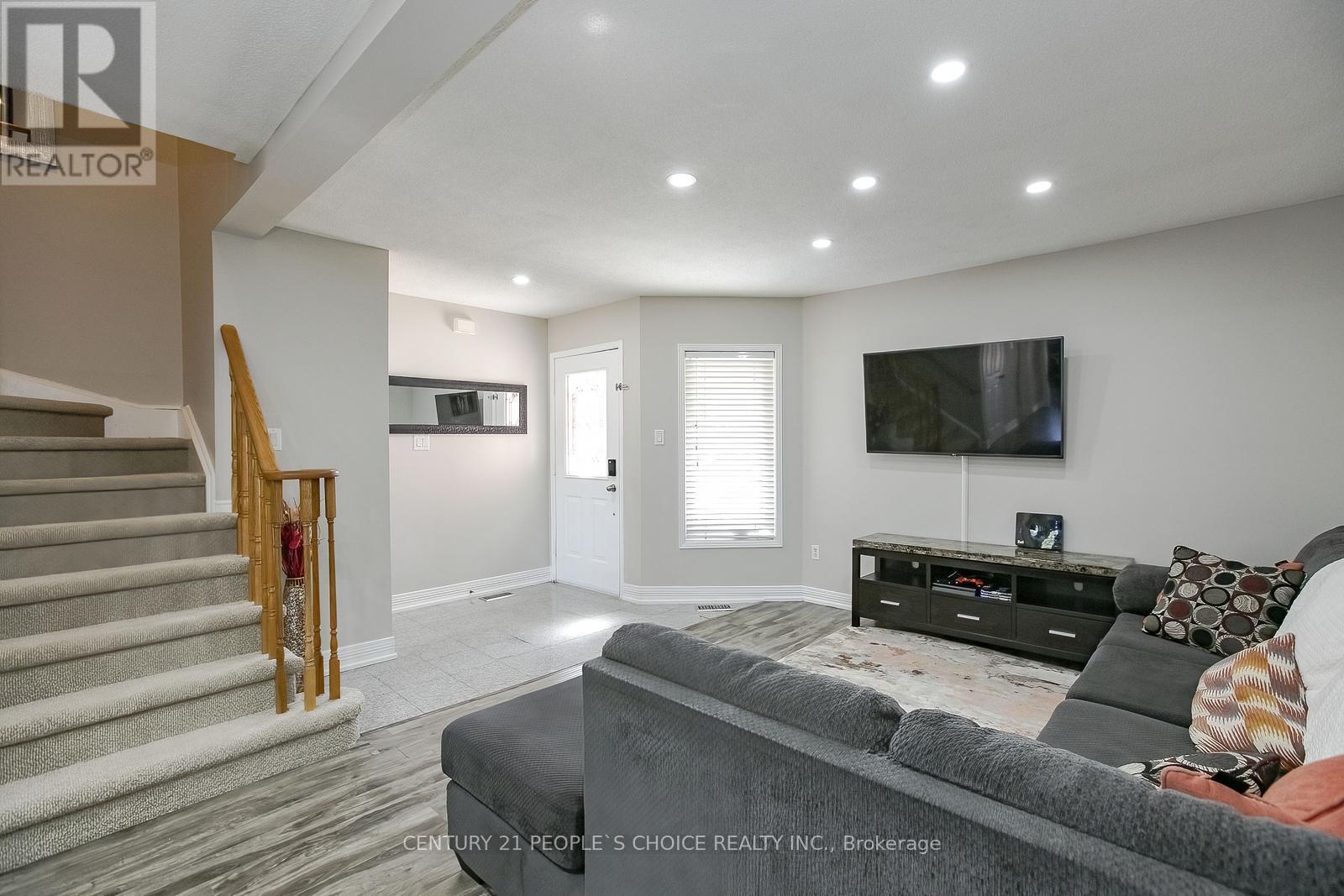 Photo 12 of 27 Caruso Drive, Brampton ON