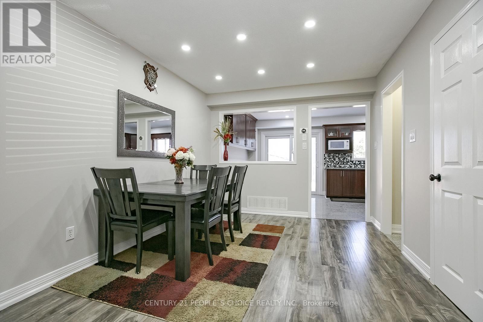 Photo 13 of 27 Caruso Drive, Brampton ON