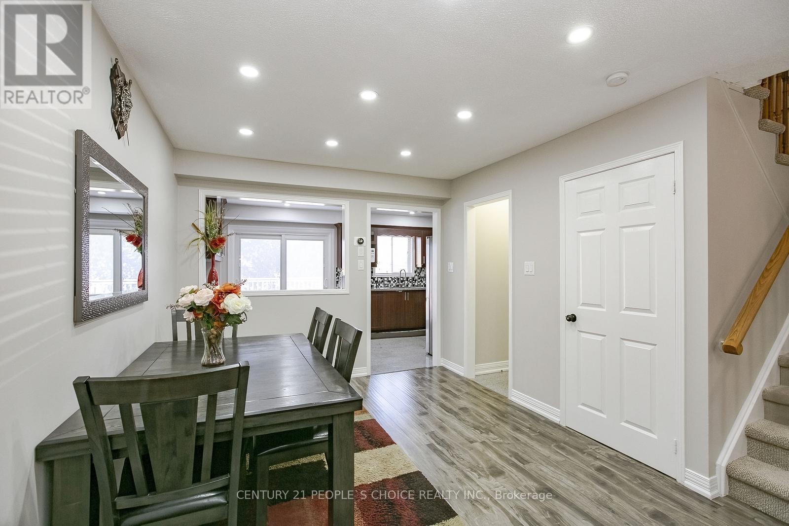 Photo 14 of 27 Caruso Drive, Brampton ON