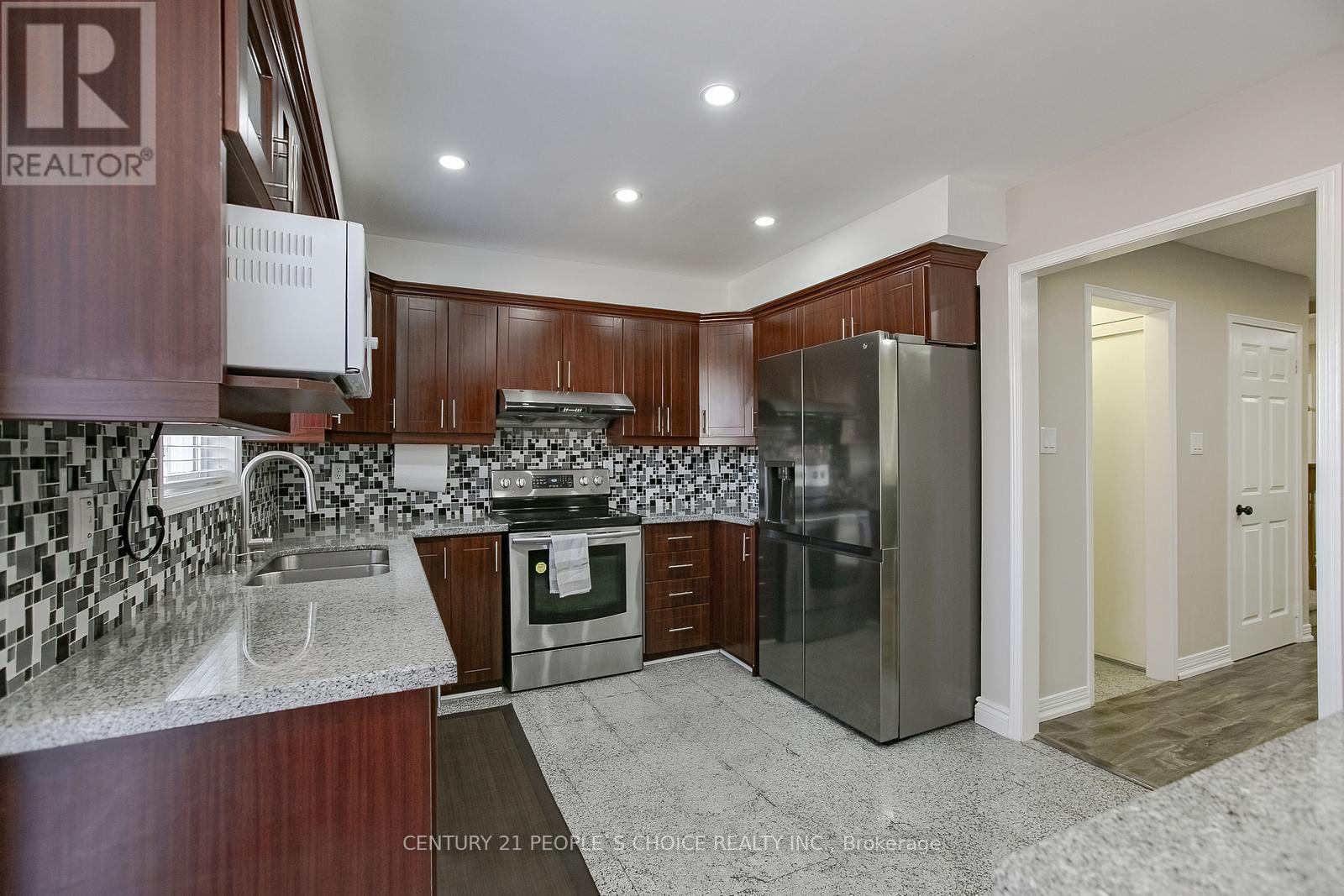 Photo 19 of 27 Caruso Drive, Brampton ON