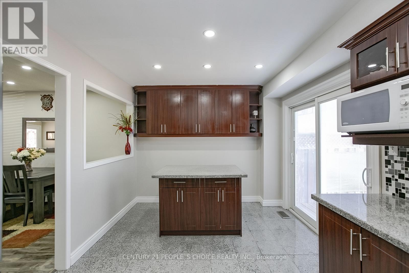Photo 20 of 27 Caruso Drive, Brampton ON