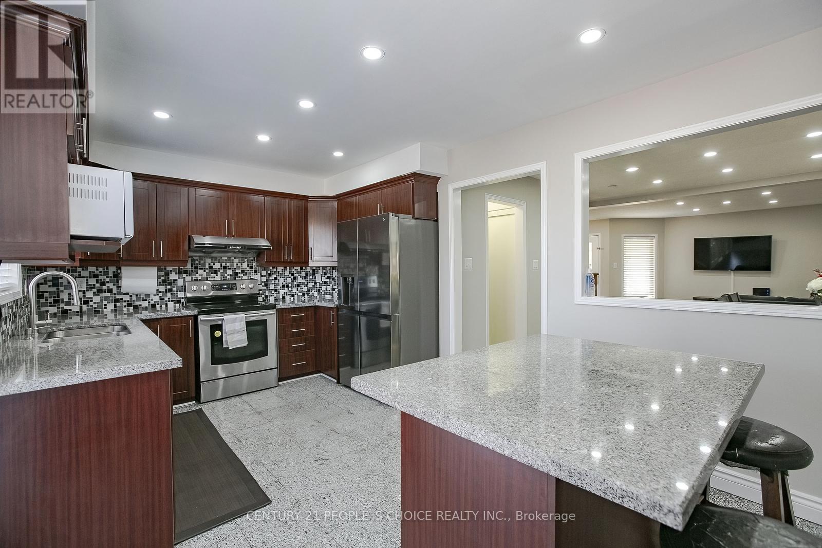 Photo 22 of 27 Caruso Drive, Brampton ON