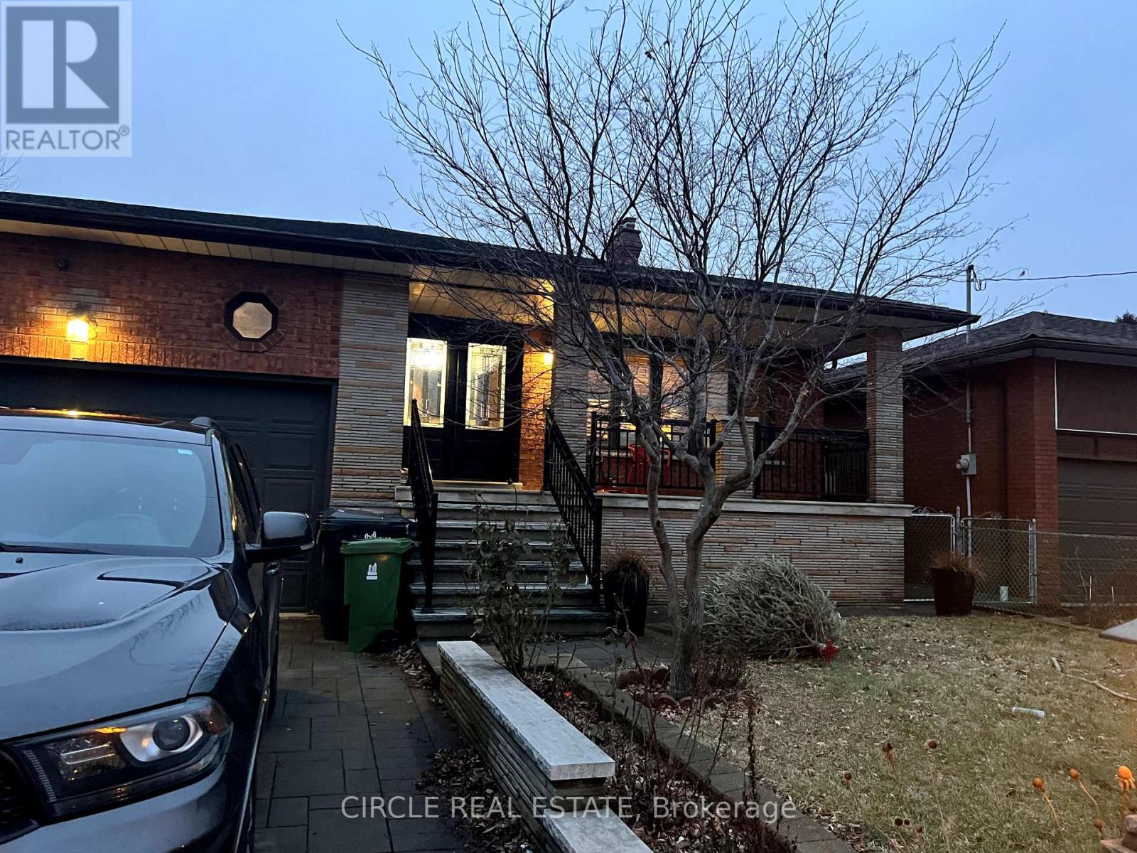 Photo 1 of 18 Rosemeade Avenue, Toronto ON