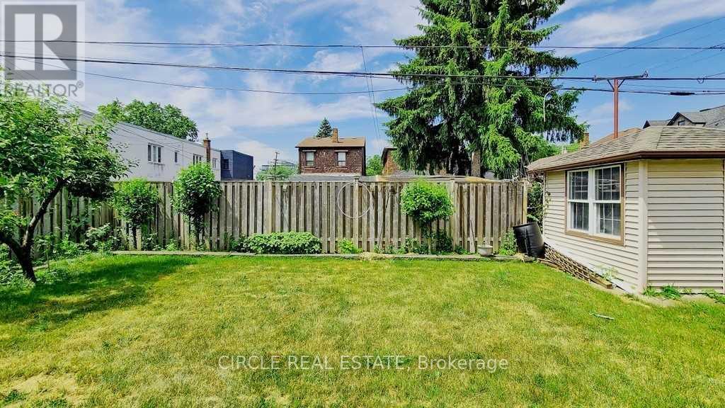 Photo 12 of 18 Rosemeade Avenue, Toronto ON