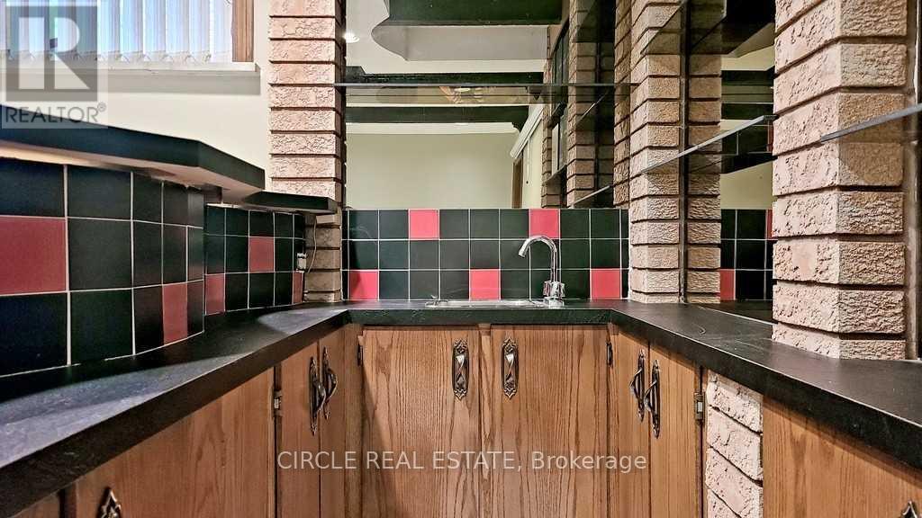 Photo 25 of 18 Rosemeade Avenue, Toronto ON